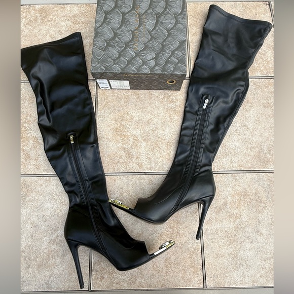 Elegant Black Over-the-Knee Boots - Picture 10 of 16